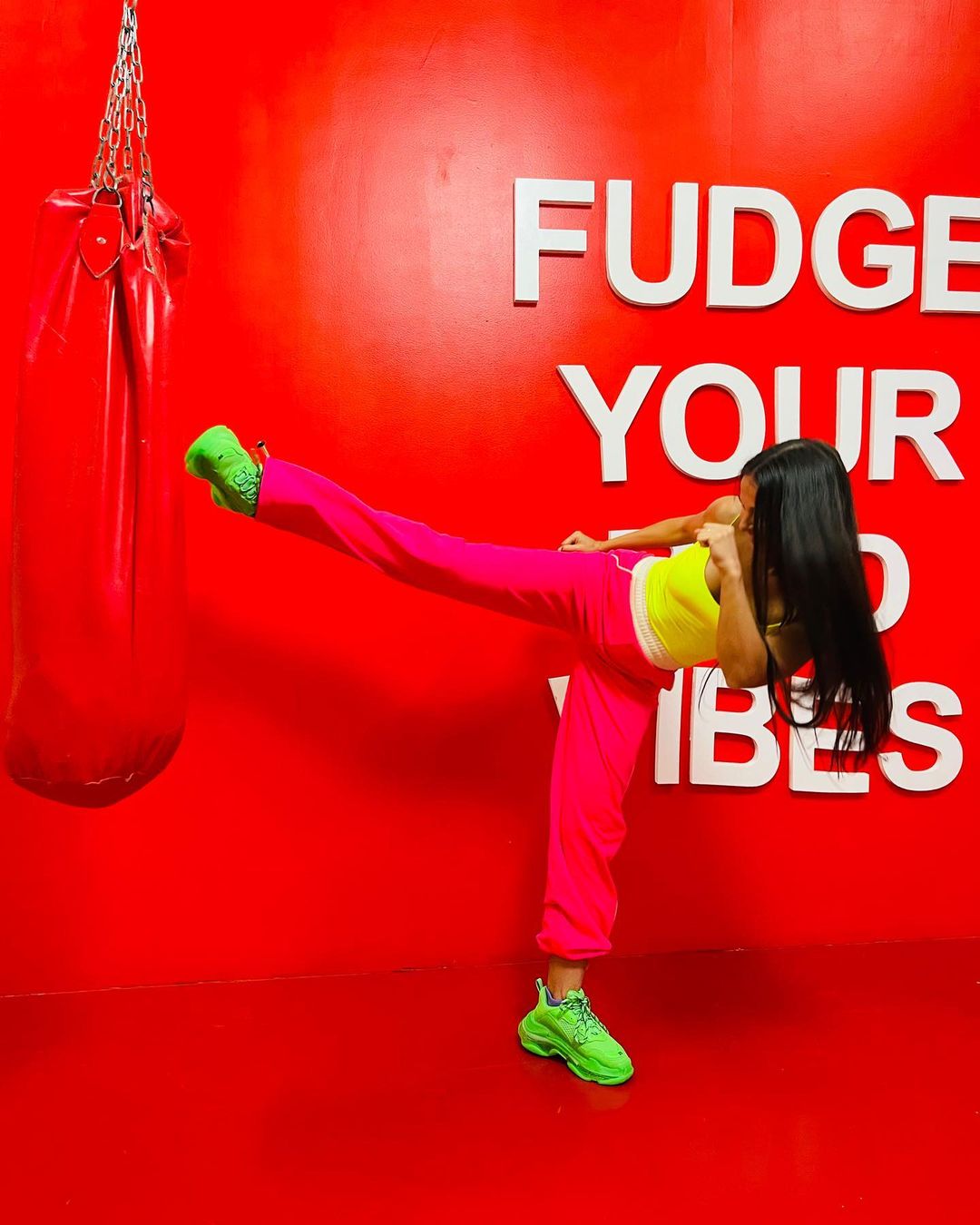 Главное попасть в точку: жена Влада Ямы впечатлила растяжкой