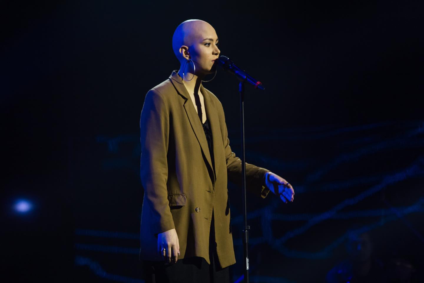 На "Голосі країни" выступила девочка без волос и очаровала проникновенной песней (видео)