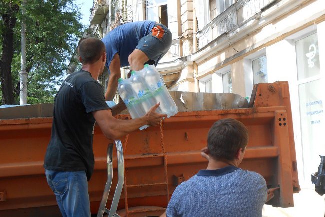 Труханов поручил отправить груз питьевой воды в Измаил