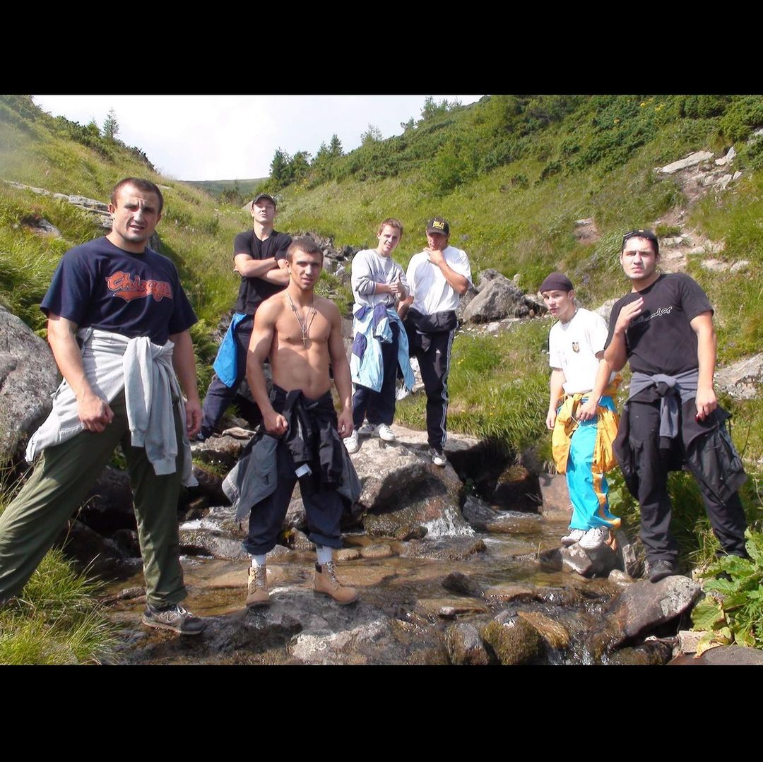 Усик привітав Ломаченко з днем народження раритетним фото