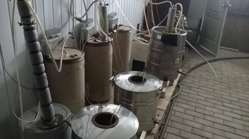 Под Мариуполем обнаружили цех по изготовлению контрафактного алкоголя