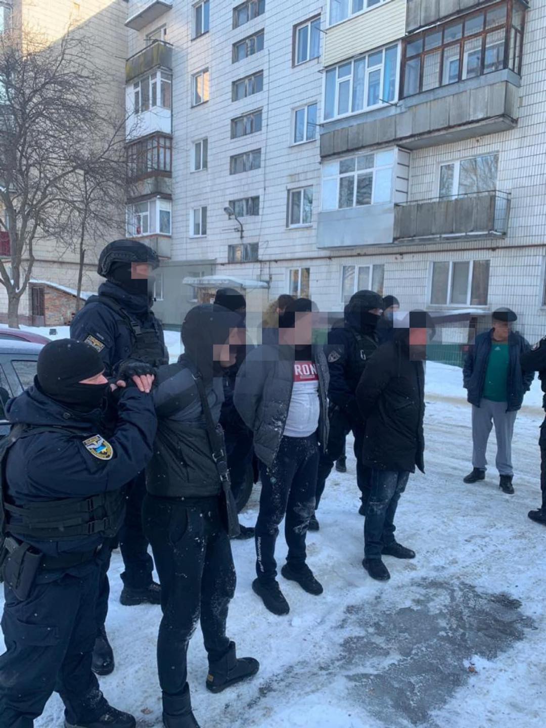 В Украине повязали мошенников, которые продавали "евробляхи": видео задержания