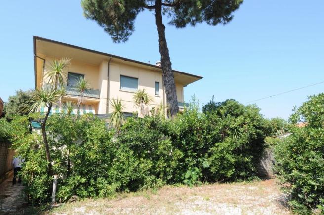 У Зеленского нашли виллу в Италии: его соседи - российские олигархи