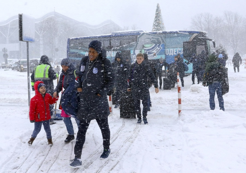 Снегопад помешал "Черноморцу" вовремя отправиться на сбор
