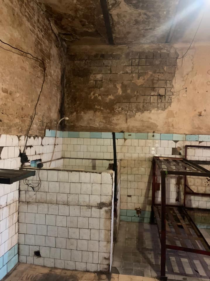 Фото камеры в Лукьяновском СИЗО "до" и "после": просто 16 век