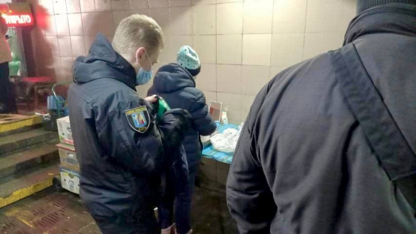 В Киеве начали активно бороться с торгашами в переходах: появились фото
