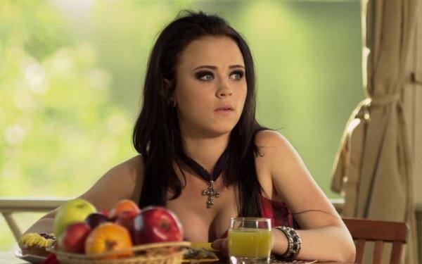 От девочки-гота до прекрасной леди: как изменилась Женя из сериала "Сваты" (фото)