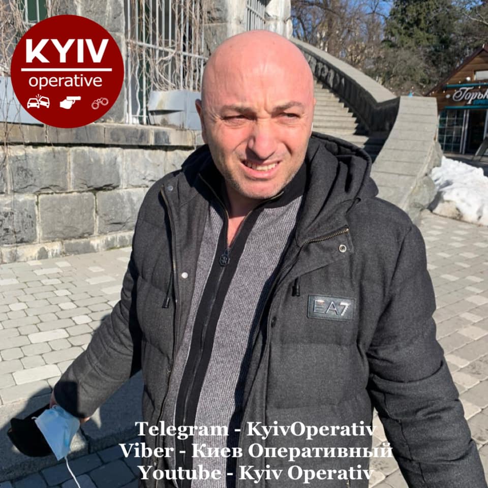 У Києві затримали банду іноземців, які обкрадали людей за схемою "підсід" (фото)