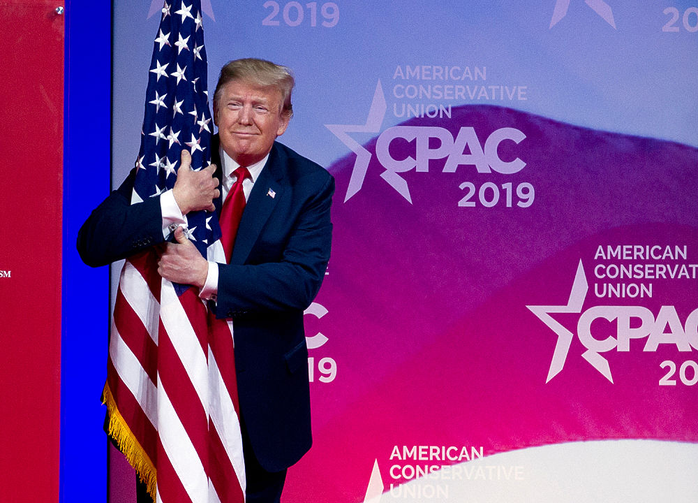 Дональд Трамп покидает Белый дом: самые смешные фото и видео 45-го президента США