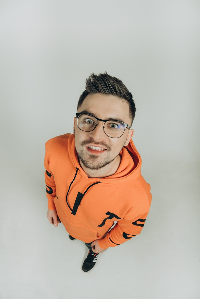 Шоумен і співак JULIK про перший альбом, Dzidzio і активність в Instagram