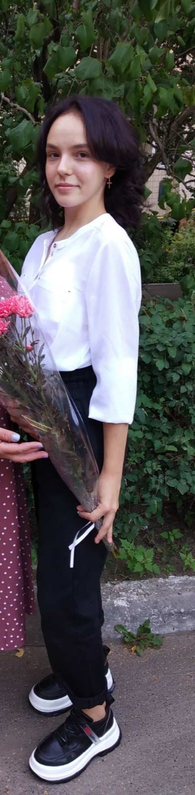 В Киеве третий день ищут девочку-подростка: фото и приметы