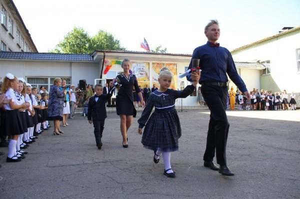 Праздник пропаганды: как прошло 1 сентября в оккупированном Донецке (фото)