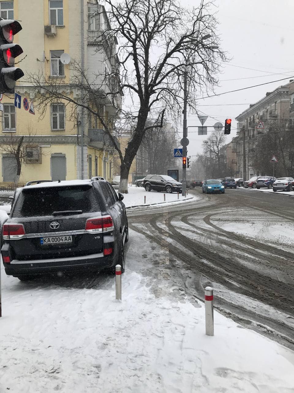 Арахамия бросил джип на "зебре" под Офисом президента: киевляне пожаловались "копам"