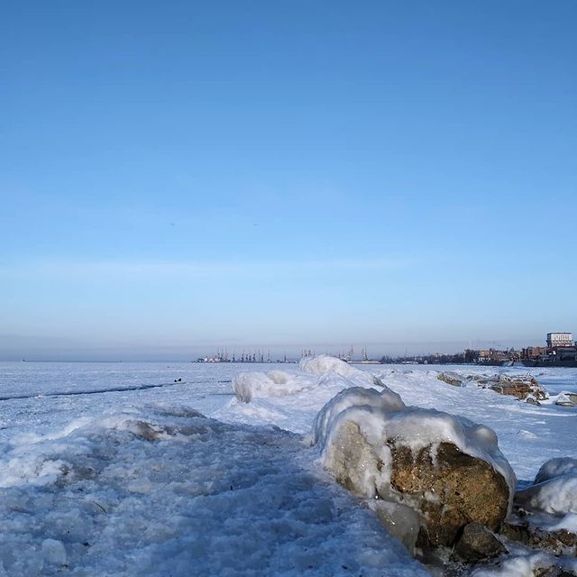 Азовское море сковали плотные льды: завораживающие фото