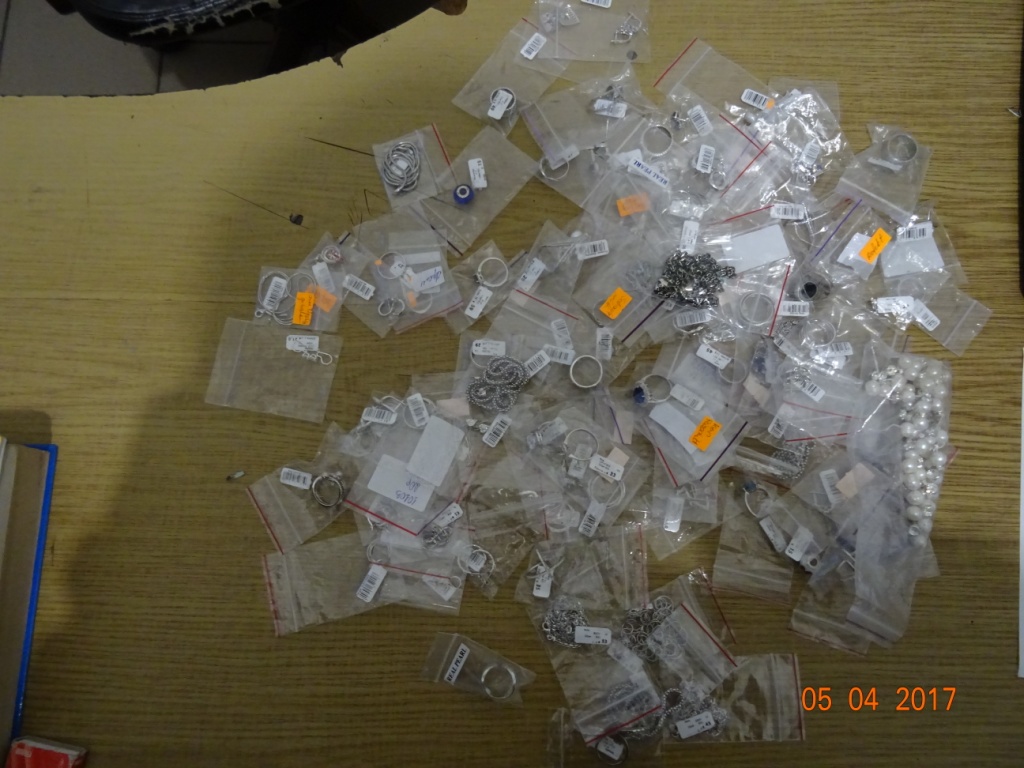 Львовские пограничники задержали партию икон и серебра