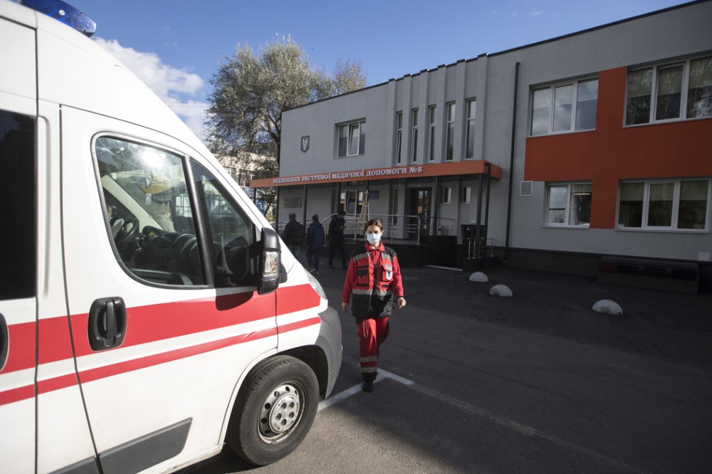 Кличко: Киев дополнительно выделил 1 млн грн на антисептики и маски для "скорой" на Святошино