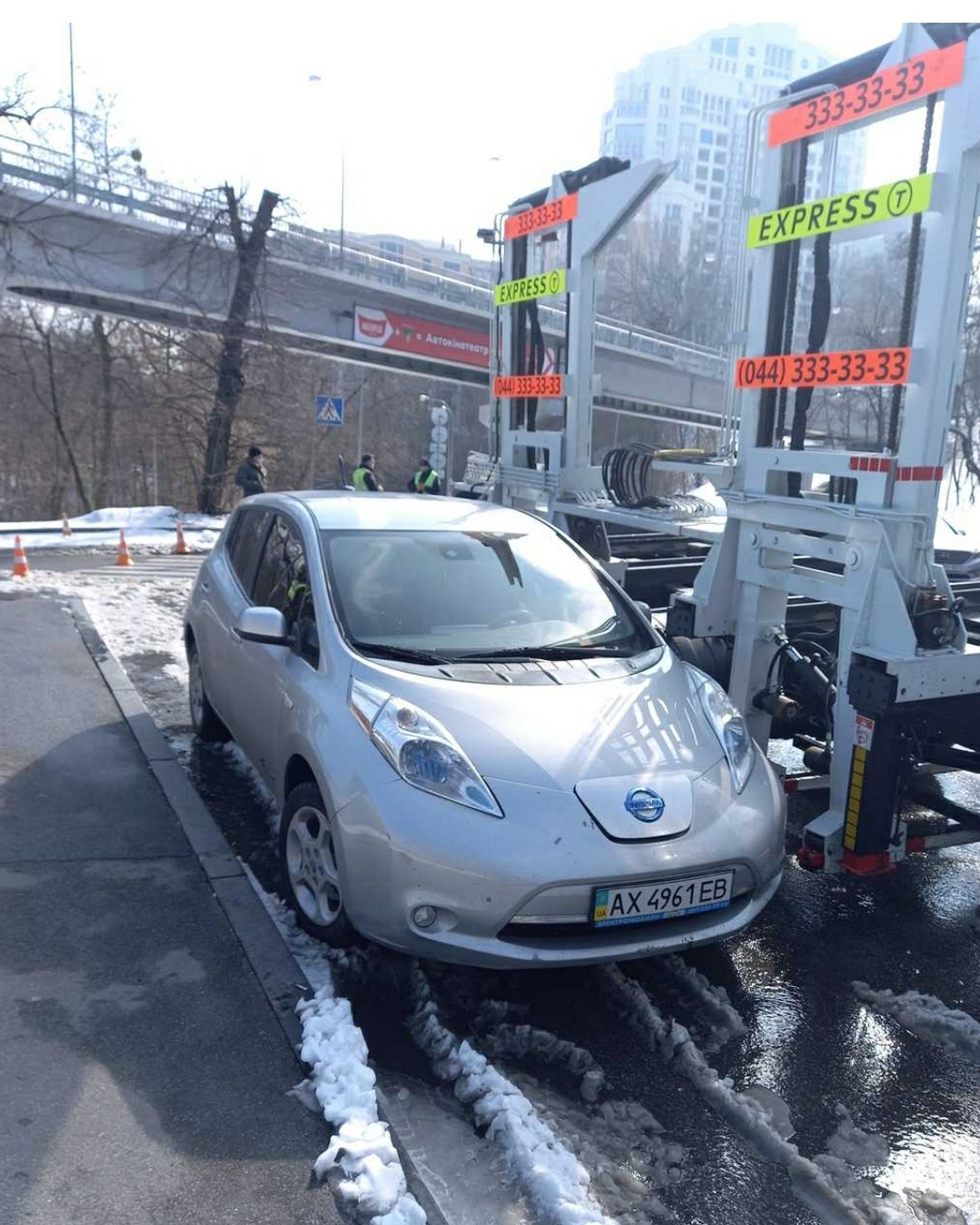 Нардеп и блогер нарушил ПДД в Киеве: авто забрали на штрафплощадку (фото)
