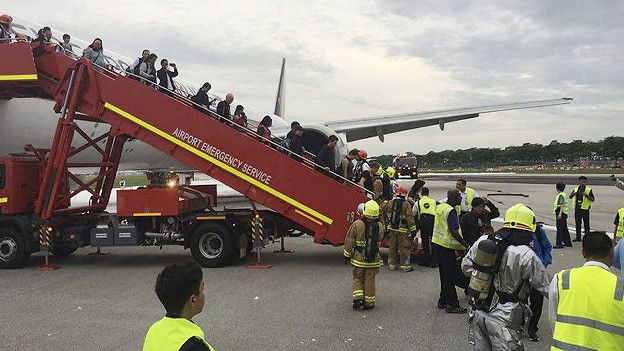 У Сінгапурі при посадці загорівся Boeing 777 із пасажирами