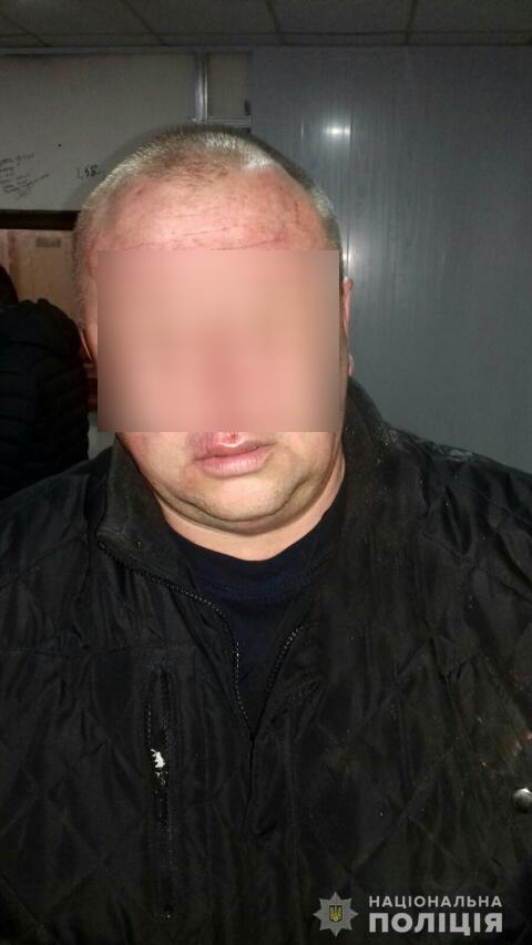 С битой и пистолетом: украинец обстрелял соседей и ребенка из-за фейерверка