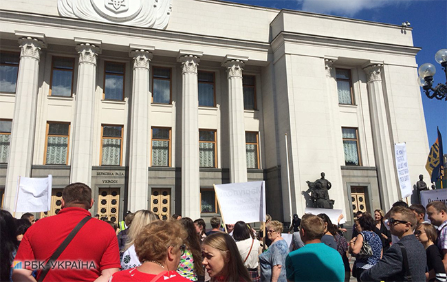Под Радой проходит акция против выборов по закрытым спискам