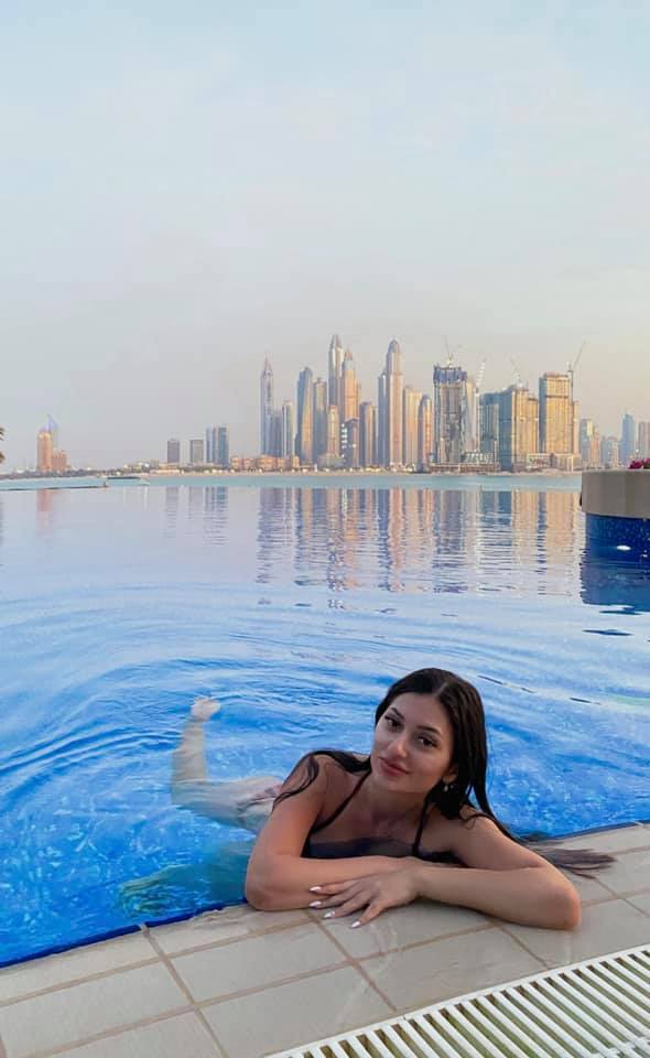 Чиновница рассекала по Киеву на "красный" и хвасталась нарушением ПДД на видео