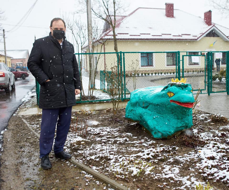 Мэр "красного" Франковска смутил фото с жабой: "срач приветствуется!"