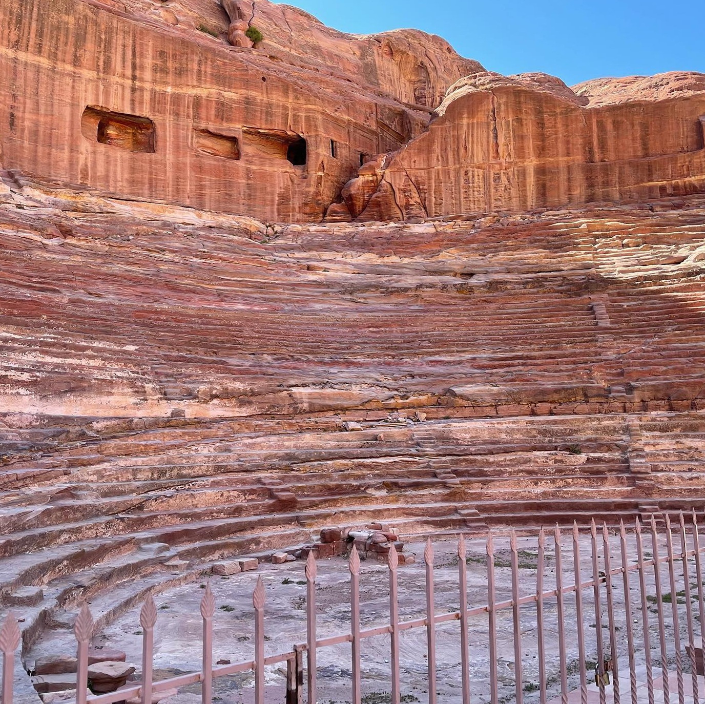 Современная‌ ‌Иордания:‌ ‌жизнь‌ ‌в‌ ‌пустыне,‌ ‌квартиры‌ ‌без‌ мебели‌ ‌и‌ ‌дорогие‌ ‌жены‌