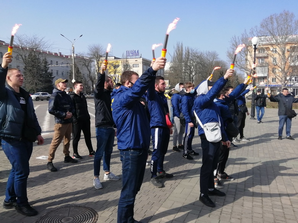 По давней украинской традиции: в Херсоне "казнили" чучело Путина (фото)