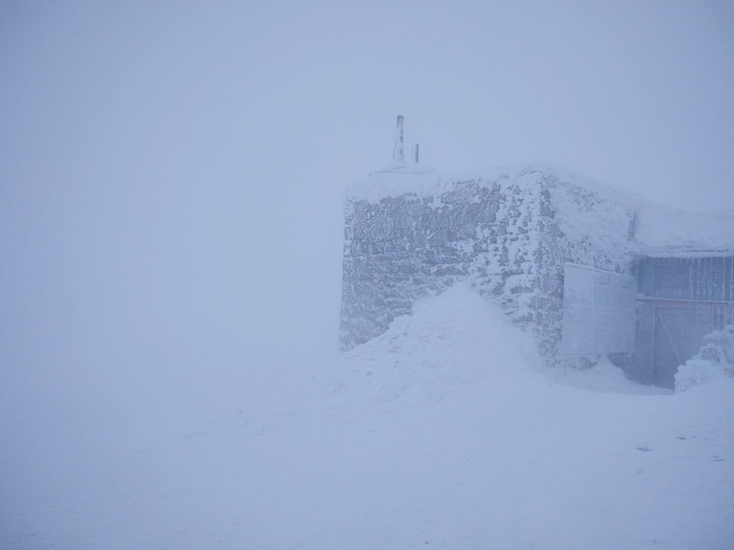 В Карпаты вернулась лютая зима: объявлен 4-ый уровень лавинной опасности