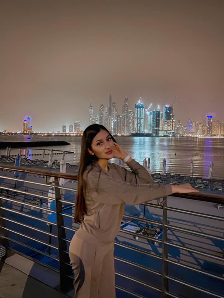 Чиновница рассекала по Киеву на "красный" и хвасталась нарушением ПДД на видео