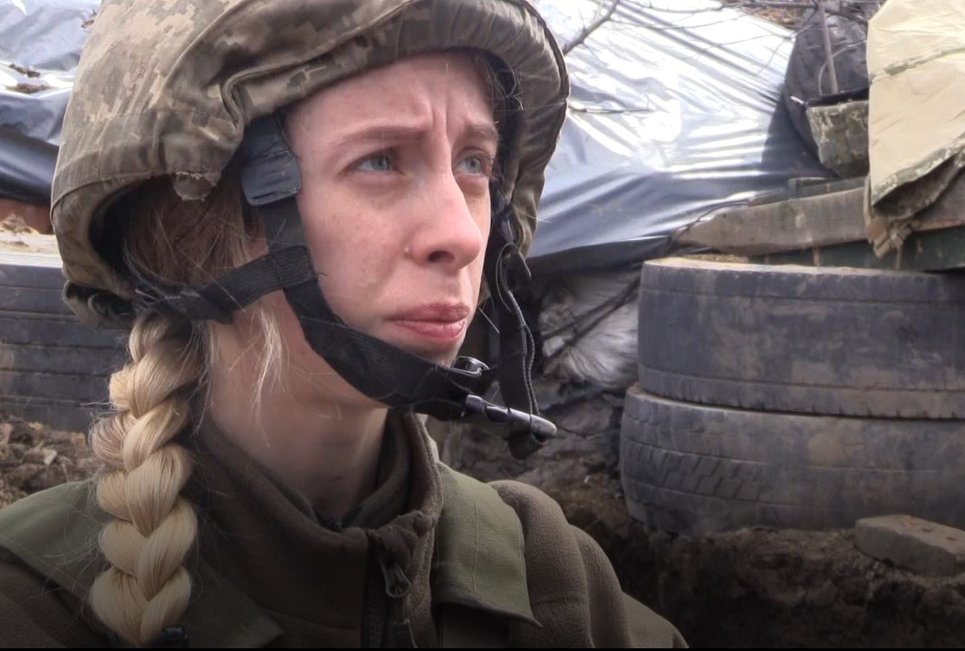 На Донбассе медик вытянула раненного бойца из-под пулеметного обстрела: фото героини