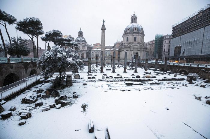 Рим накрыли аномальные холода и сильные снегопады