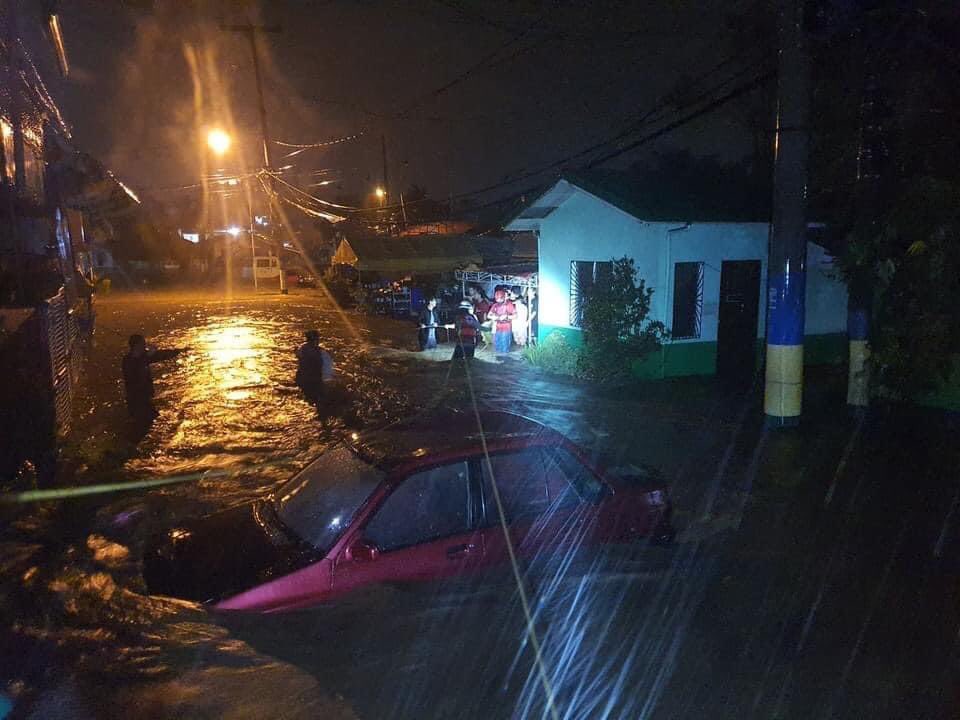 Філіппіни накрив потужний тайфун: фото і відео руйнівної стихії