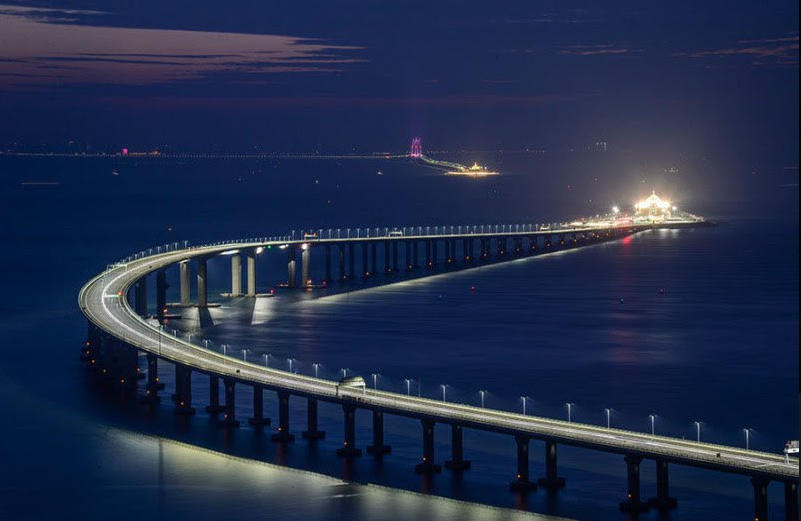 Как выглядит самый длинный морской мост в мире: невероятное видео