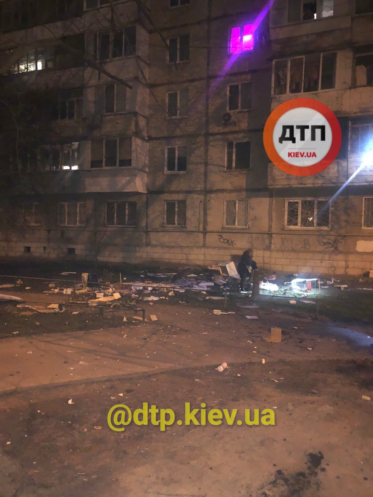 Киевлянин выбросил из окна многоэтажки пол квартиры: соседи ошарашили подробностями (фото)