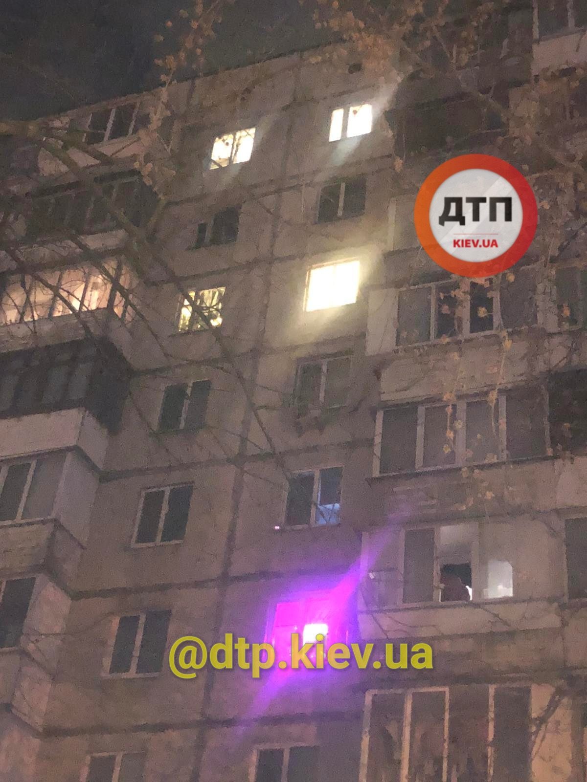 Киевлянин выбросил из окна многоэтажки пол квартиры: соседи ошарашили подробностями (фото)