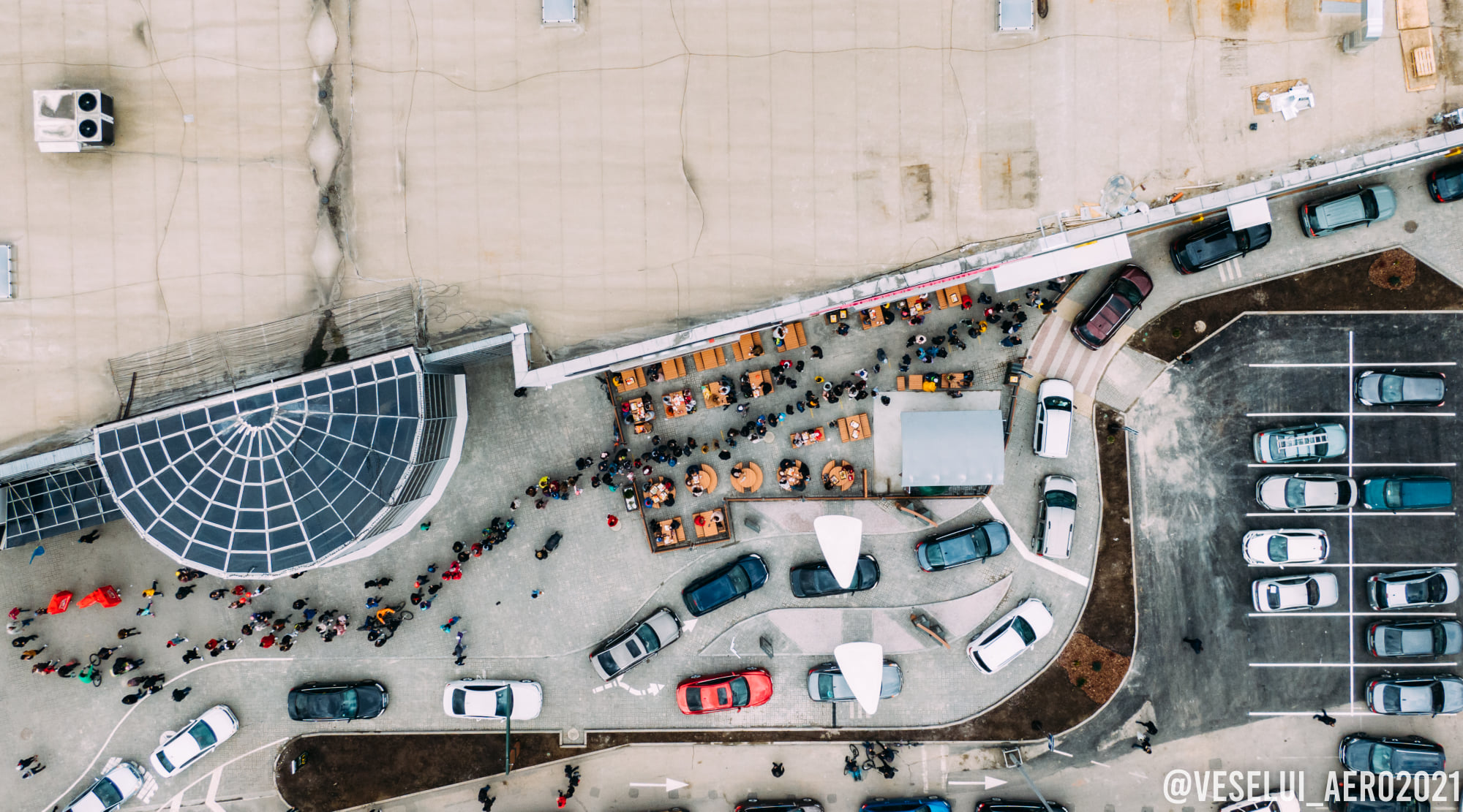 Во Франковске появился McDonald’s: люди ринулись за бургерами, забыв о карантине (видео)