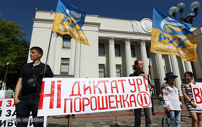 Под Радой проходит акция против выборов по закрытым спискам