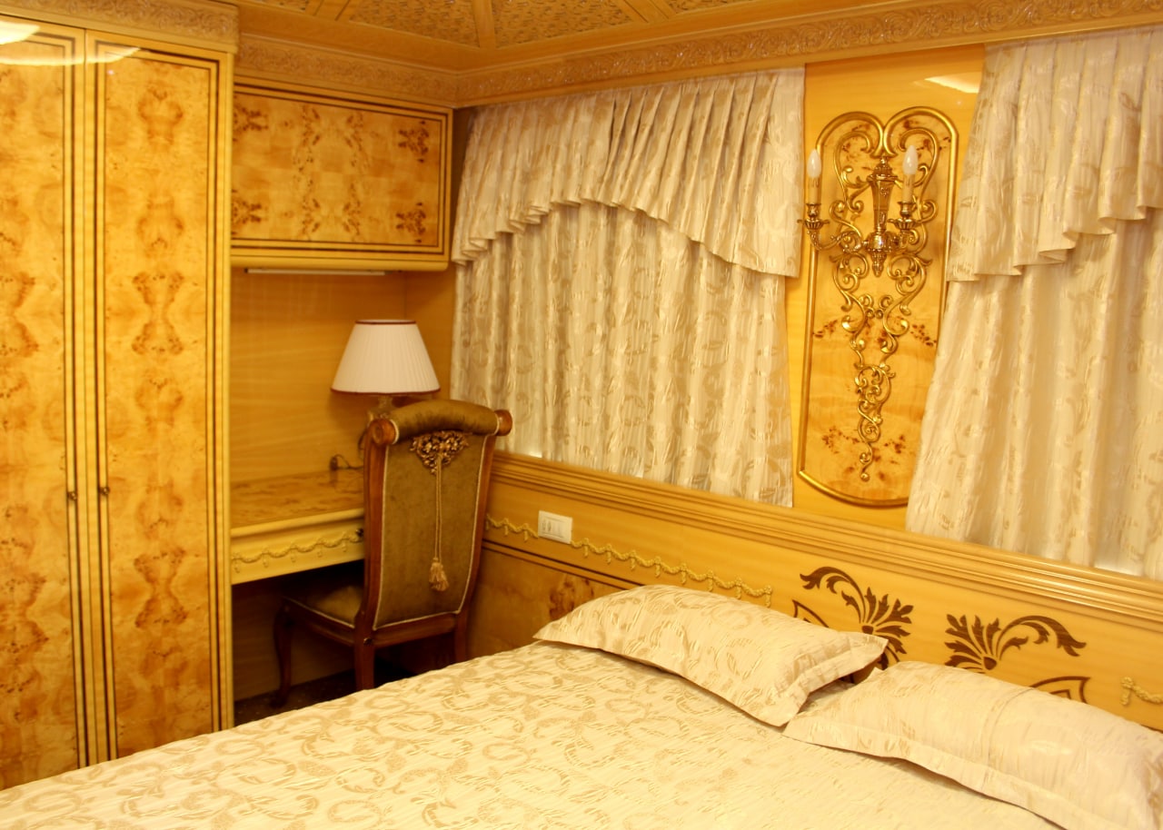 Кухня, спальня и душ: фото самых роскошных вагонов Укрзализныци