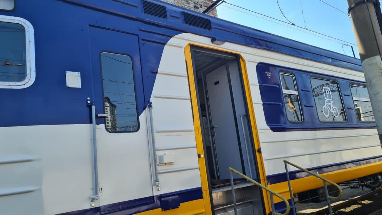 Укрзализныця показала новые вагоны электричек: появилась важная функция