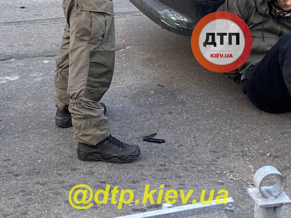 В Киеве сотрудник ПриватБанка с подельником подорвали банкомат и украли деньги: оба - бывшие зэки