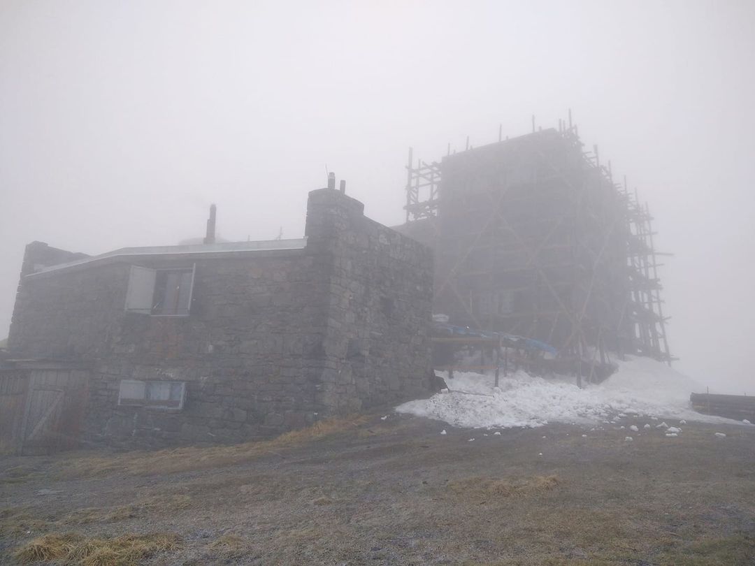 Карпаты накрыл снегопад, а в других регионах шквальный ветер и гроза