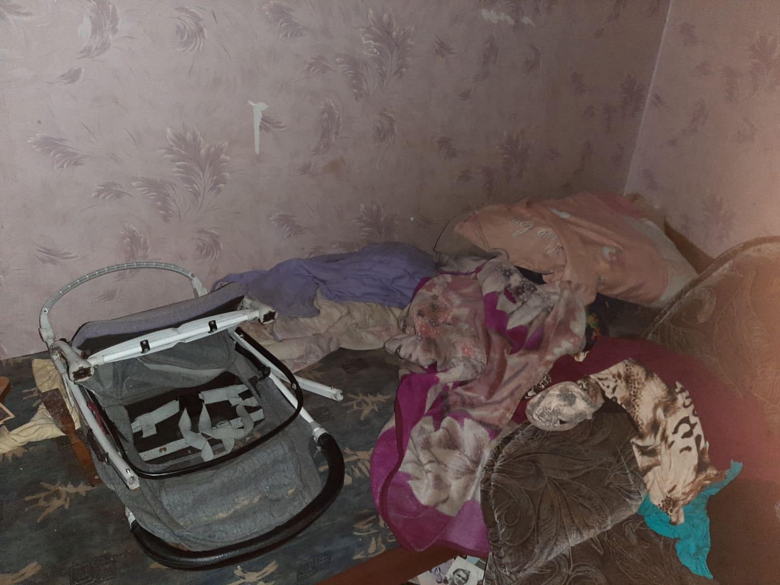 В Одессе у горе-родителей забрали детей: они просили еду через форточку