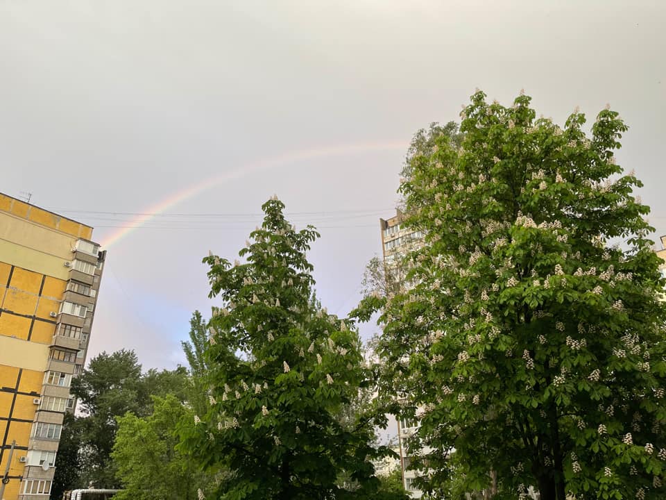 Над Днепром раскинулась шикарная тройная радуга: "глаз не оторвать" (фото)