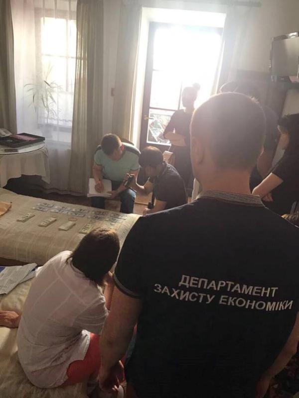 Депутат Хмельницкого облсовета задержан на взятке в 50 тыс. долларов