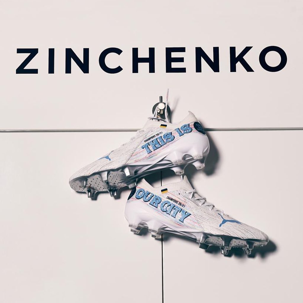 Зинченко показал чемпионские бутсы с флагом Украины и восхитил сеть