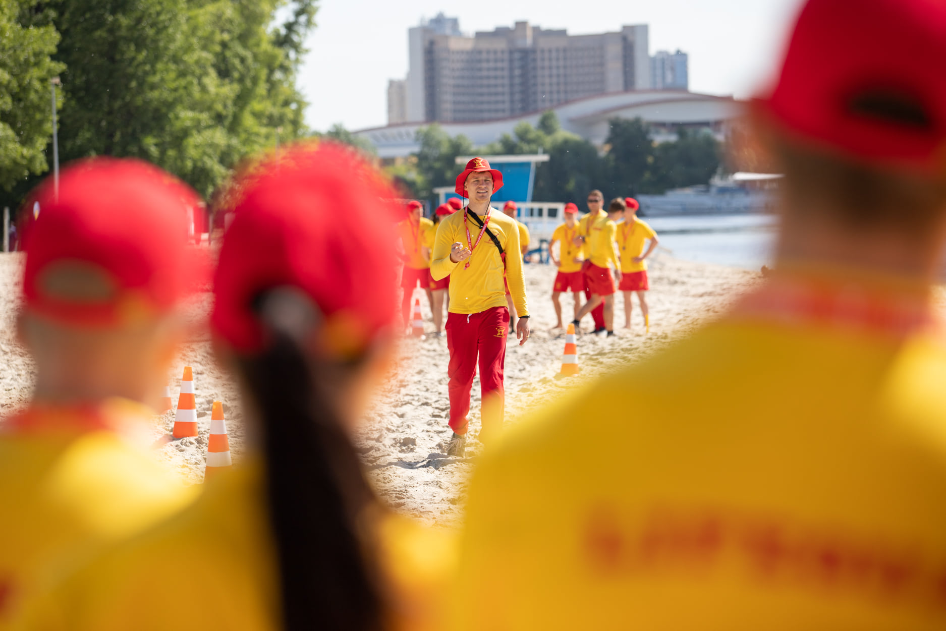 Вот так выглядят лайфгарды в Киеве: круче, чем спасатели Малибу!