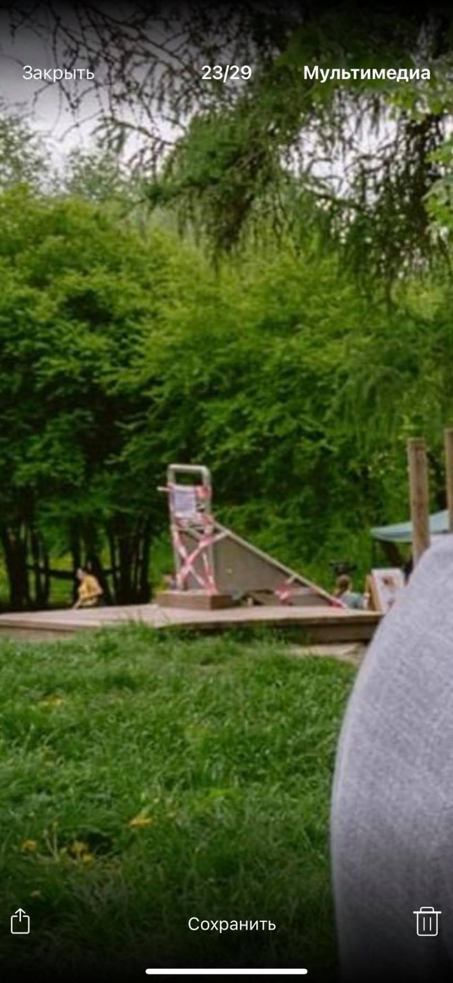 В Ровно ребенок лишился пальца после катания на горке: "сколько же можно терпеть?"