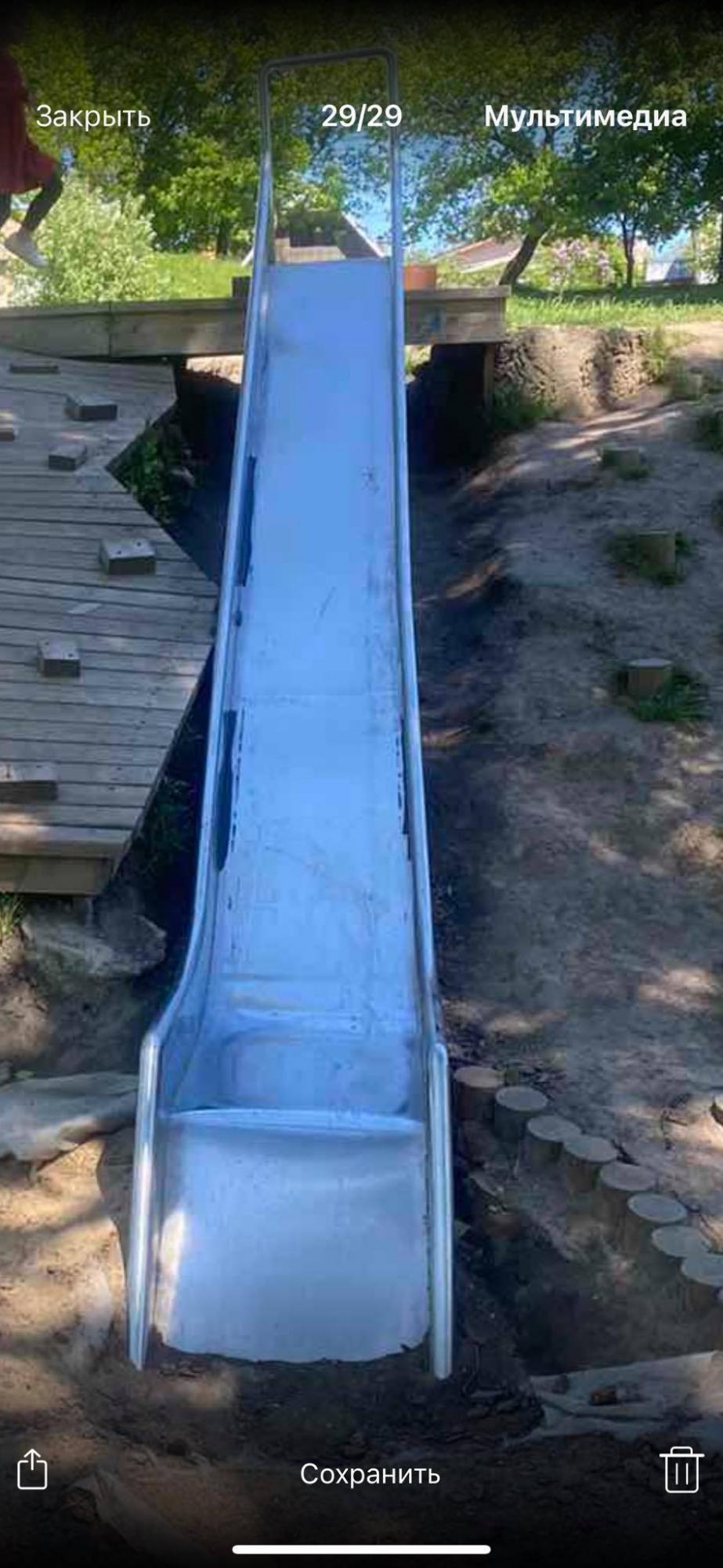 В Ровно ребенок лишился пальца после катания на горке: "сколько же можно терпеть?"