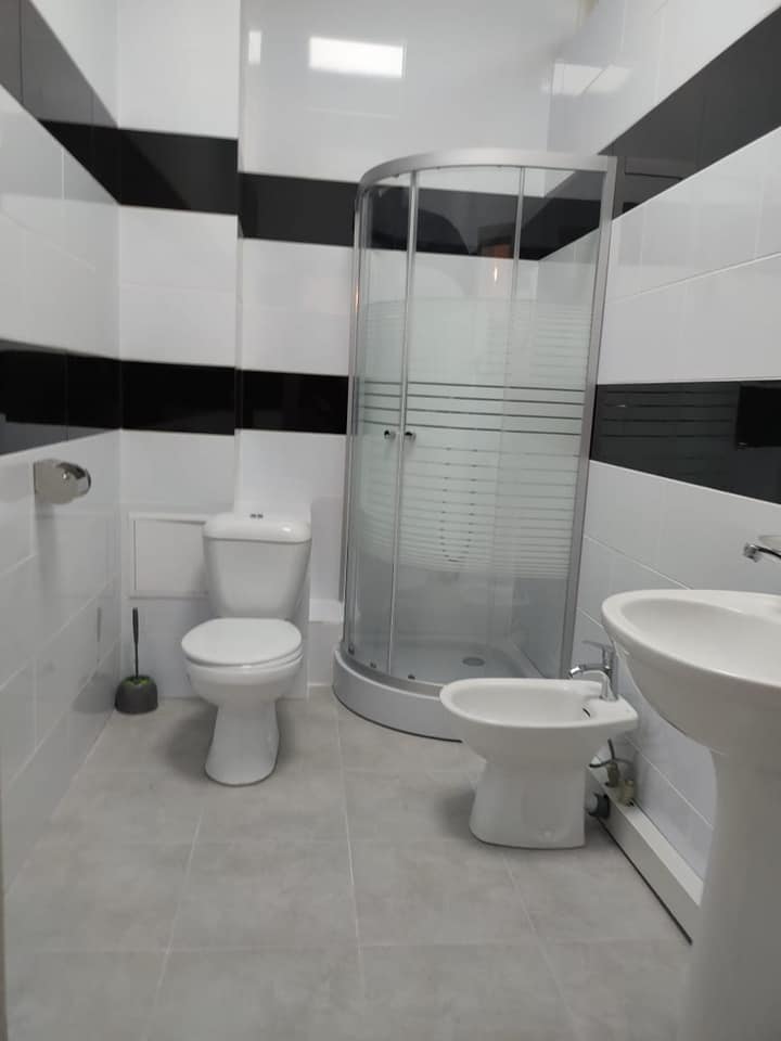 Вот так сейчас выглядят камеры в женской колонии: "такие ремонты нужны в домах для сирот"